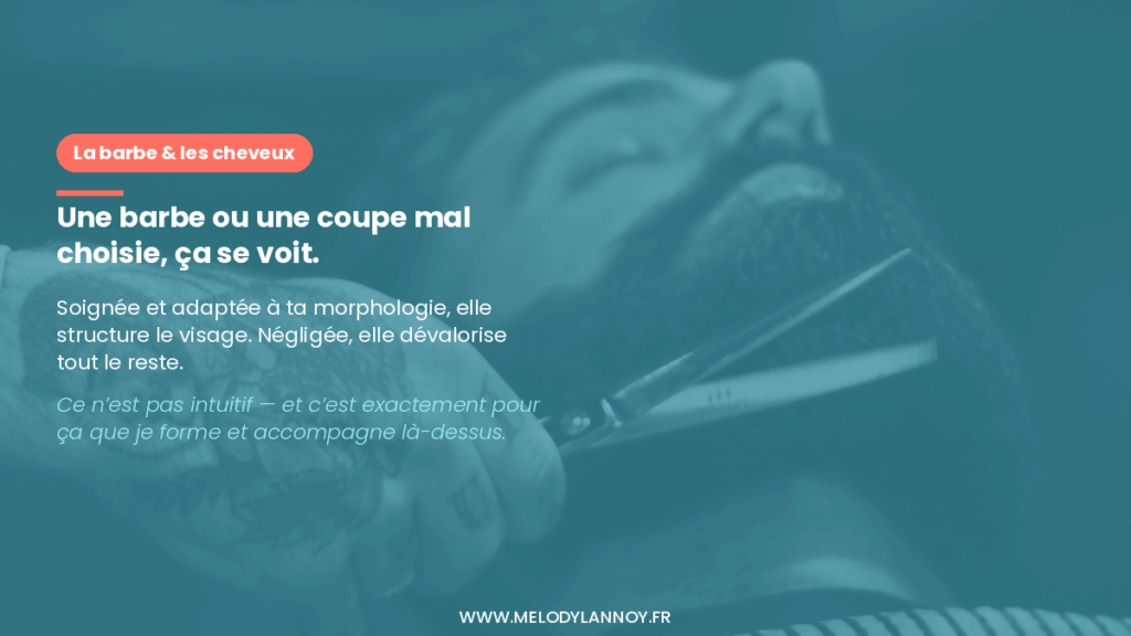 Barbier qui taille la barbe d'un client — entretien barbe et image masculine